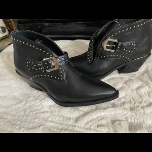NWOT - Seven7 Ankle Boots